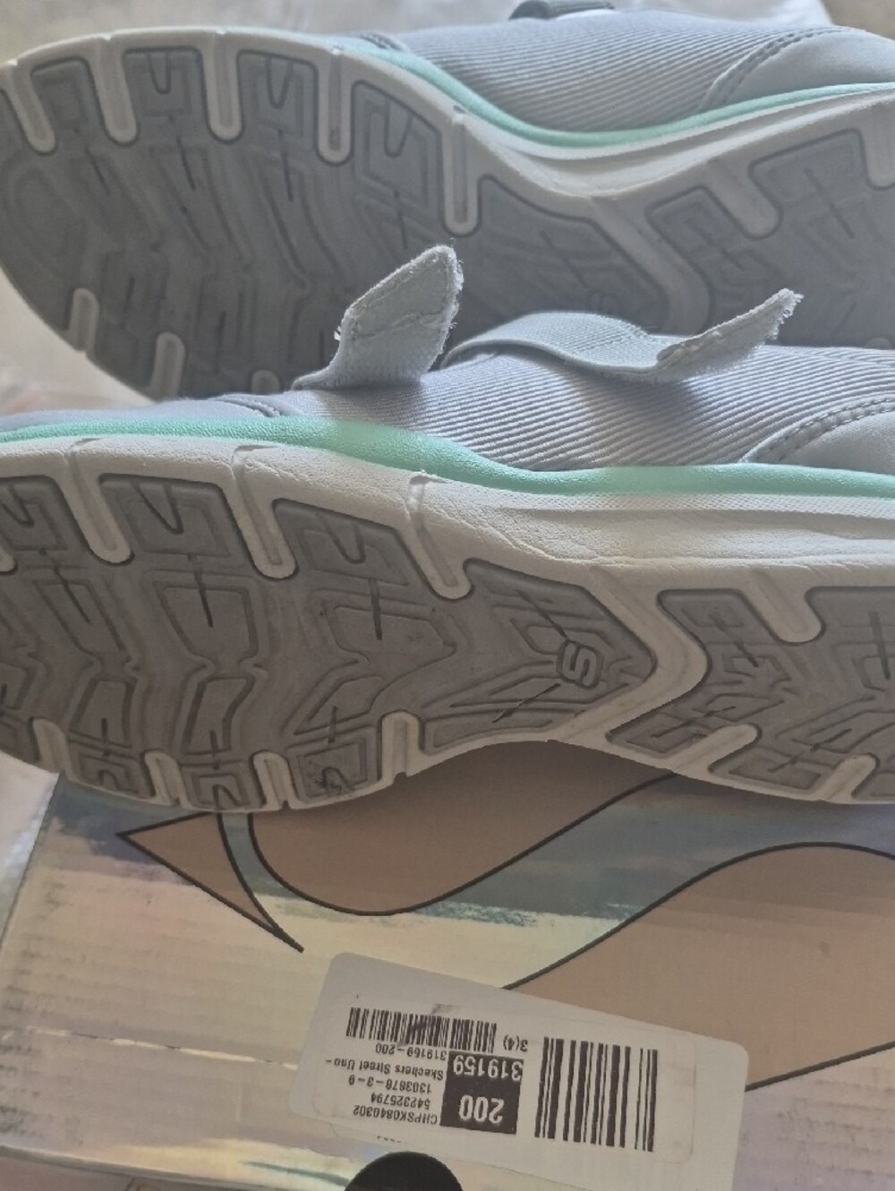 Skechers Women Gray Sneakers with Mint Trim and Dual Straps Sz 9 Pre-owned - Picture 6 of 10